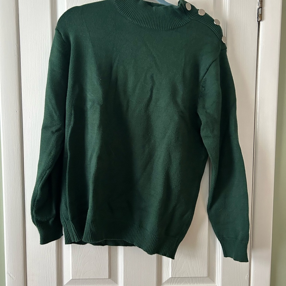 Turtleneck with shoulder buttons